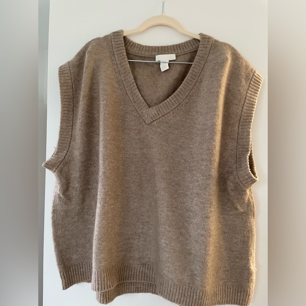 H&M Cream Colored Sweater Vest